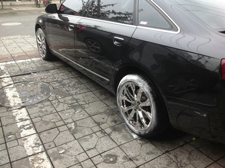 奧迪A6L 原車16寸 升級 極速18寸電鍍大腳 換裝作業(yè) (11)