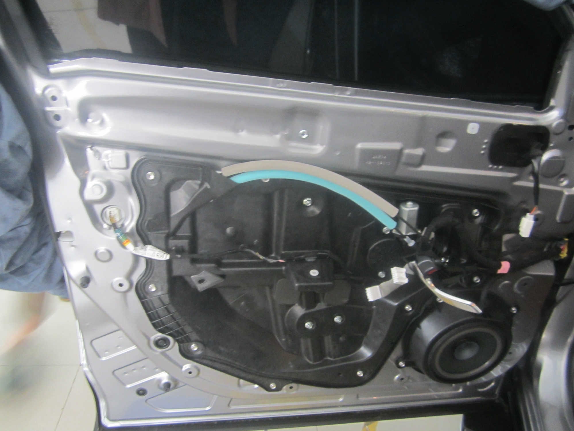 马自达CX5音响改装-拆开门板