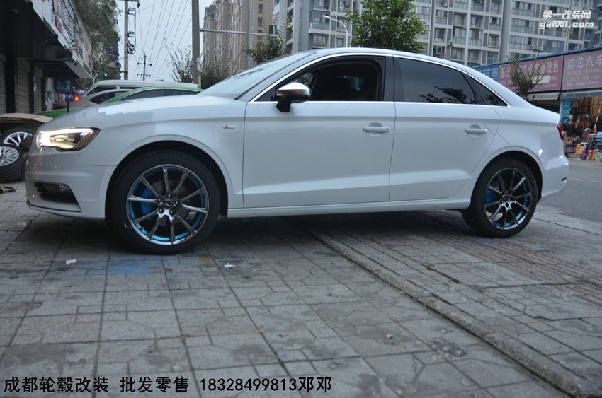 奧迪A3 升級18寸K310 黑電鍍藍邊 (3)
