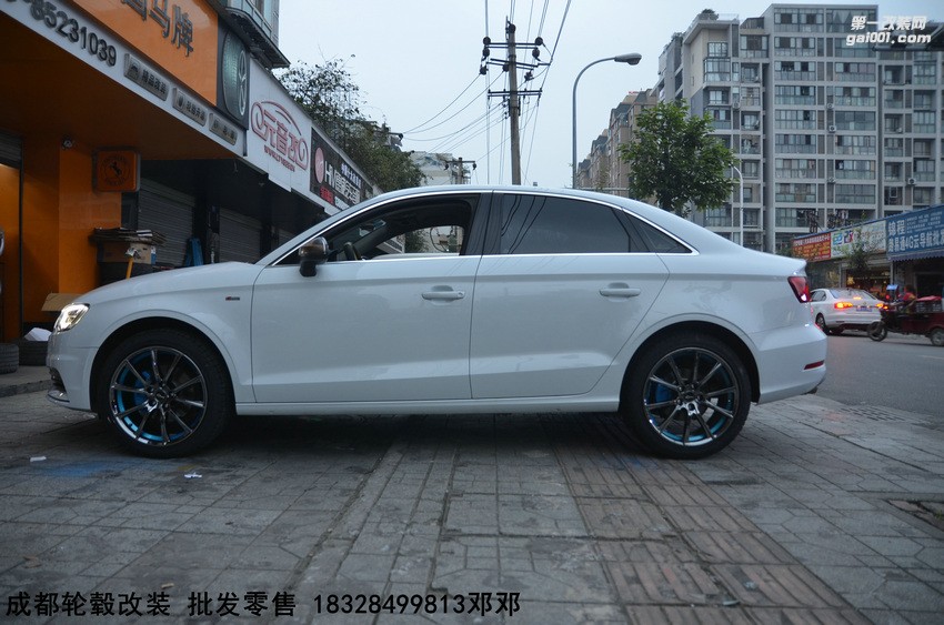 奧迪A3 升級18寸K310 黑電鍍藍邊 (9)