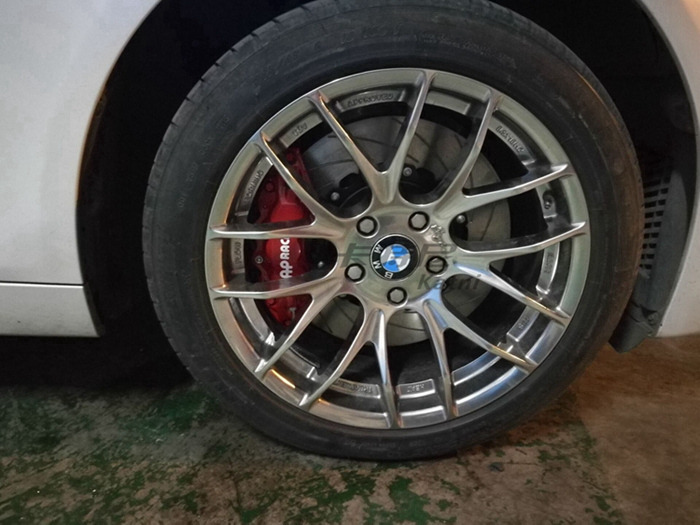 寶馬525改裝AP9040剎車后輪加大盤
