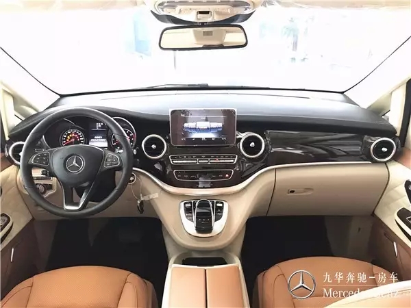九華房車—奔馳房車內(nèi)飾圖