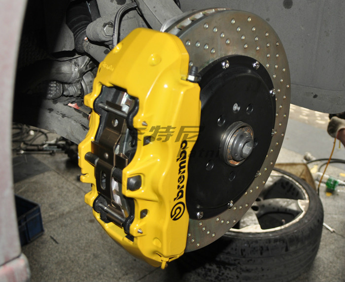 奧迪A5改裝Brembo卡宴款六活塞剎車套件