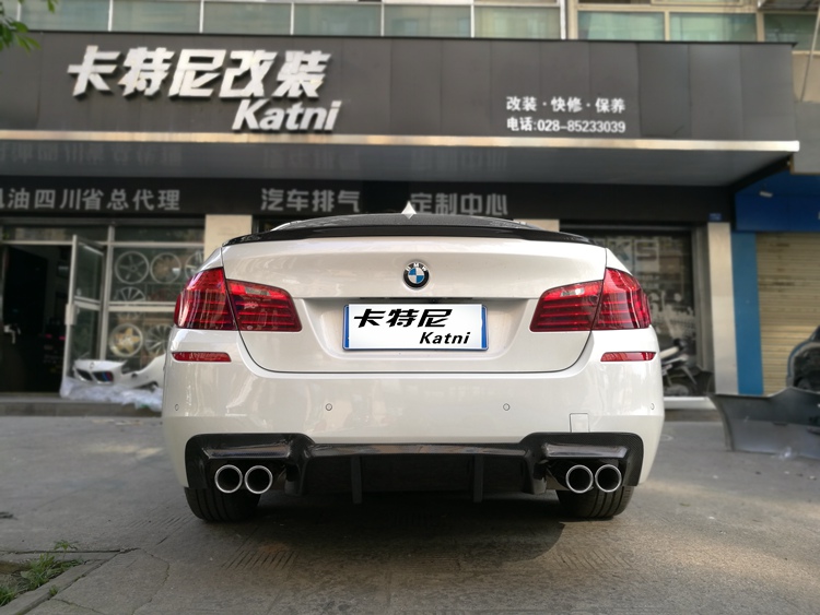 成都寶馬525改裝M5排氣碳纖后唇
