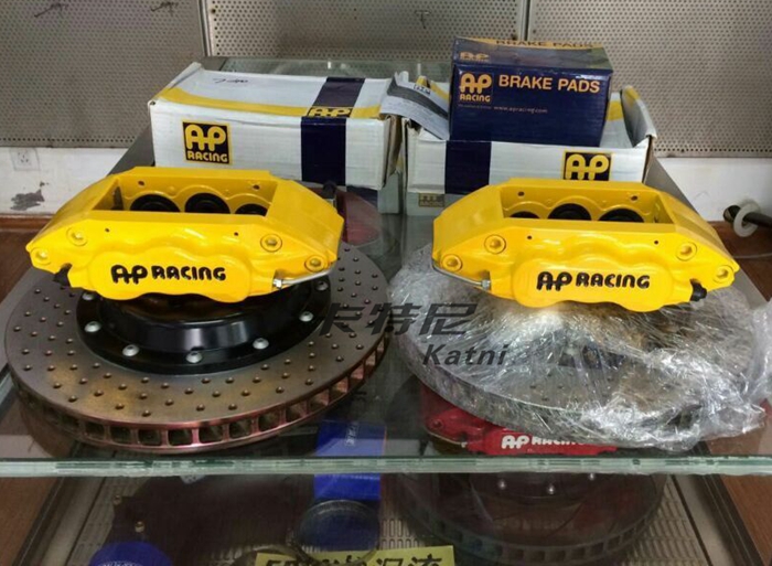 成都寶馬118改裝AP7040六活塞剎車套件