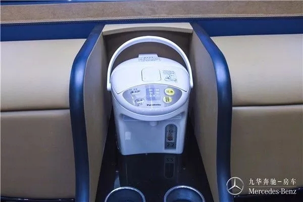 奔馳改裝房車