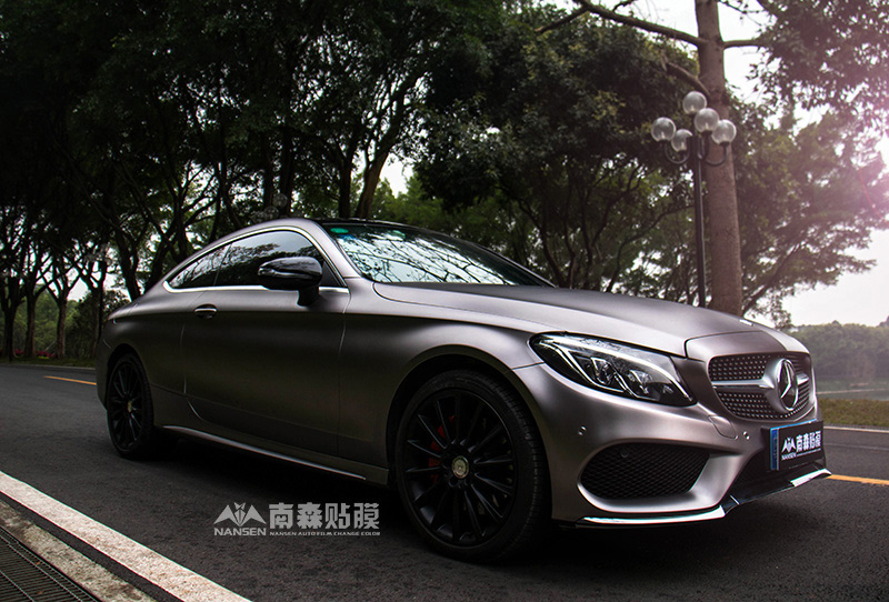 奔馳C300汽車(chē)改色,奔馳C300改色貼膜,奔馳C300車(chē)身改色,奔馳C300汽車(chē)改色加盟,奔馳C300南森改色貼膜,奔馳C300汽車(chē)改色培訓(xùn)