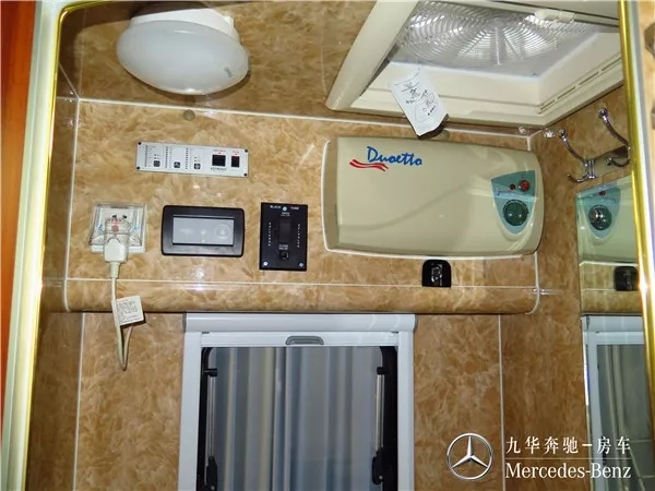 九華房車—奔馳旅居房車