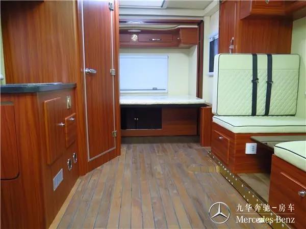 奔馳旅居房車雙拓展