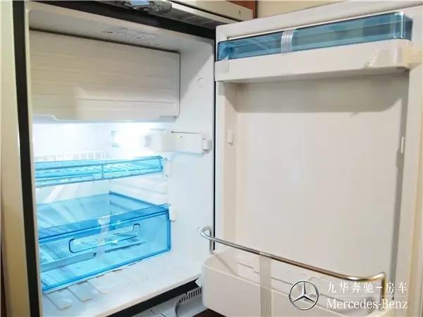 奔馳旅居房車雙拓展