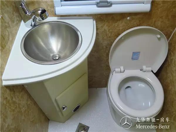 奔馳旅居房車雙拓展