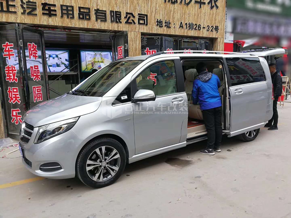 奔馳V260木地板
