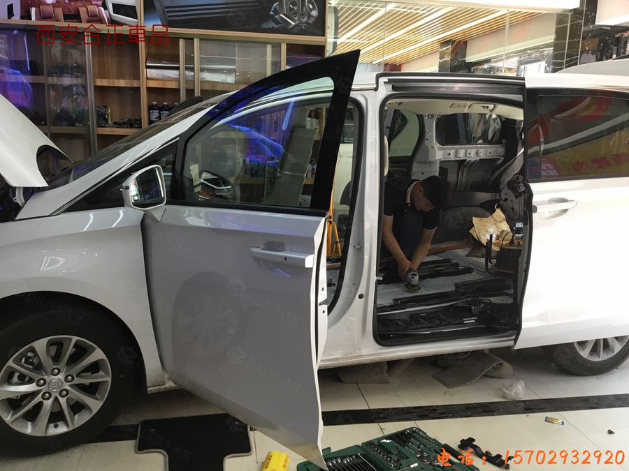 別克gl8改裝米地板 (1).JPG