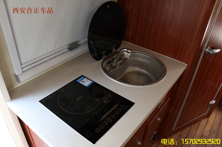 奔馳禮遇雙拓展房車 (4).jpg
