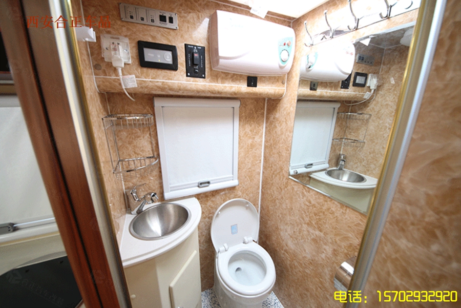 奔馳禮遇雙拓展房車 (5).jpg