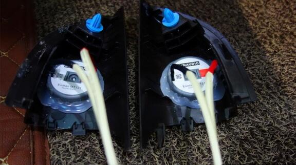 丹麥丹拿232高音喇叭即將進(jìn)行安裝