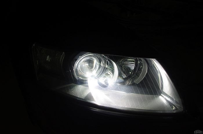 奧迪A6L車燈改裝Q5小糸雙氙透鏡，B7反光碗，實(shí)現(xiàn)2近4遠(yuǎn)