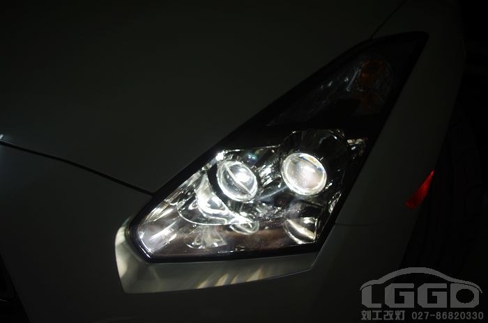 日產(chǎn)GTR車燈改裝升級4透鏡，實現(xiàn)4近4遠