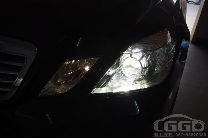奔馳E300L車(chē)燈改裝升級(jí)Q5小糸雙氙透鏡