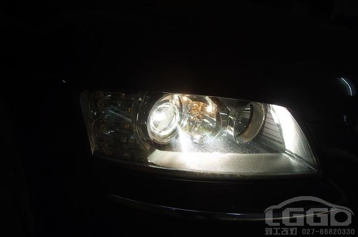 奧迪A8L車燈改裝升級海拉3雙光透鏡，B7反光碗配氙燈，隨動功能保留