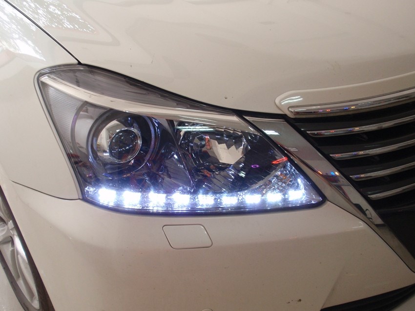丰田皇冠改装满天星双色LED日行灯转向灯广州佛山汽车灯光升级