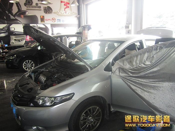 佛山途歌汽車影音：本田鋒范音響改裝