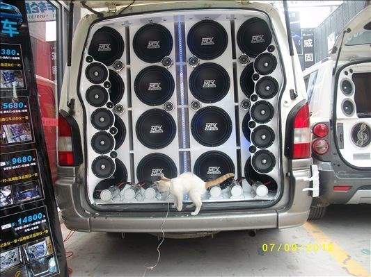西安英皇汽車改裝：音響效果好壞全靠調(diào)試