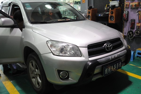 佛山朗利：豐田RAV-4簡改新西蘭富聲PP-CM650音響系統(tǒng)
