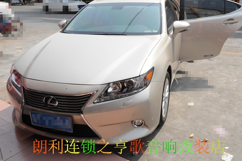 朗利汽車音響店：雷克薩斯凌志ES300H升級飛歌DVD導(dǎo)航