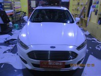 深圳專業(yè)汽車改色貼膜福特新蒙迪歐黑色改珠光白