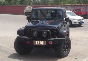 [車鎮(zhèn)改裝]炫酷黑配騷紅2.5寸清爽升高