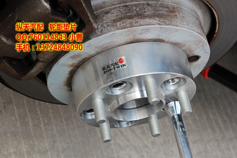 縱天汽配曹師傅協(xié)助禧龍車業(yè)狂改奔馳凌特房車