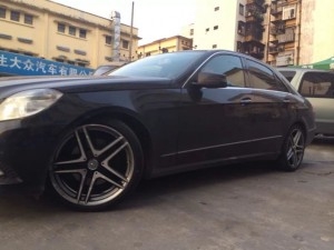 新款E63，原裝19寸、裝 E300
