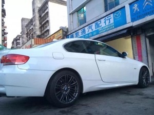 寶馬335、裝M3原裝，18寸