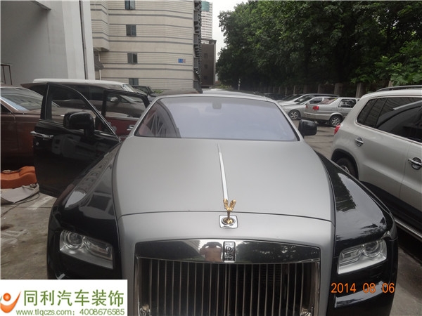 奔馳G500內(nèi)飾也走的是豪華路線(xiàn)