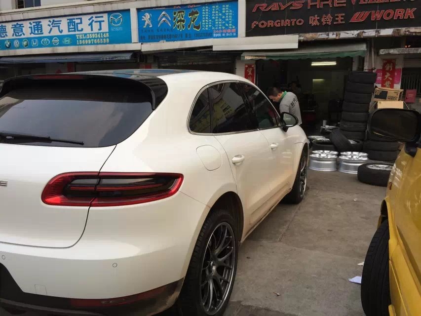 保時(shí)捷，Macan：裝20寸，RAYS、G27 鍛造