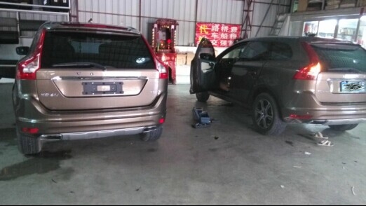兩臺沃爾沃XC60同時升級原車屏、倒車軌跡
