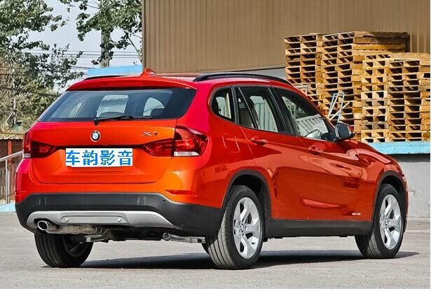 13款寶馬X1加裝倒車影像,超級(jí)完美