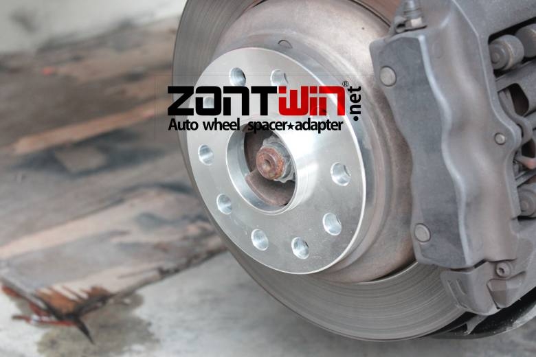 奧迪Q7改裝輪轂 加寬軸距15mm 安裝zontwin輪距加寬墊片，汽車法蘭盤