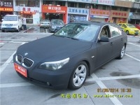 寶馬五系改色貼膜車身貼膜深圳膜幻色彩專業(yè)汽車改色貼膜出品