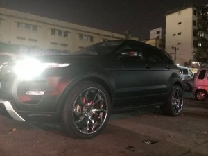 VELLANO 22寸 、裝路虎 極光。朋友們，盡情點贊吧