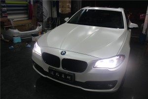 長沙實體汽車改裝店 BMW525-雅龍?zhí)沾砂?長沙寶馬陶瓷白改色膜