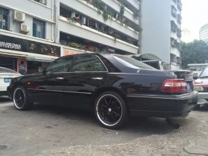 日產(chǎn)，裝WORK VS、20寸