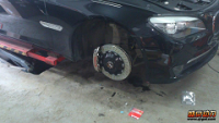 沈陽汽車改裝專家 盛京動力寶馬760brembo剎車作業(yè)實(shí)拍