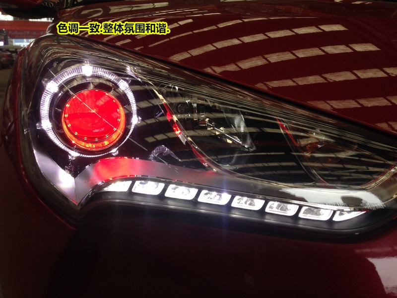【武漢改燈】前沿車改提供現(xiàn)代飛思改原裝Q5雙光透鏡歐司朗氙氣燈+紅色LED惡魔眼