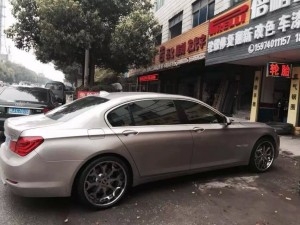 感謝周總回傳美圖：寶馬，裝21寸、美國F
