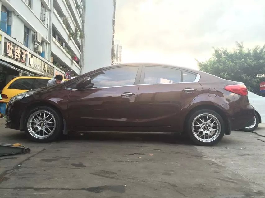 KIA 裝17寸、BBS
