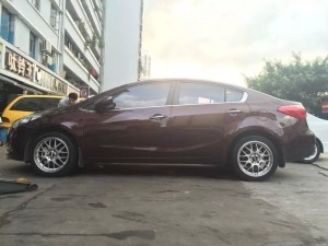 KIA 裝17寸、BBS