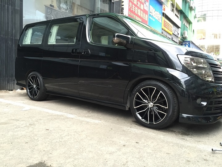 香港日產(chǎn)保姆車改裝zito19寸胎鈴