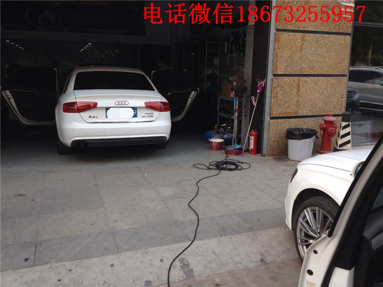 湖南奧迪A4改裝后排出風(fēng)口，自動(dòng)大燈自動(dòng)雨刷、燈光包。湖南長沙株洲湘潭專業(yè)奧迪寶馬原廠改裝。